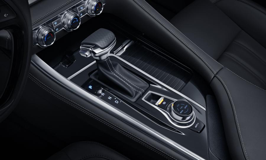 Детали интерьера ChangAn CS95 2019 года  (фото 15 из 27)